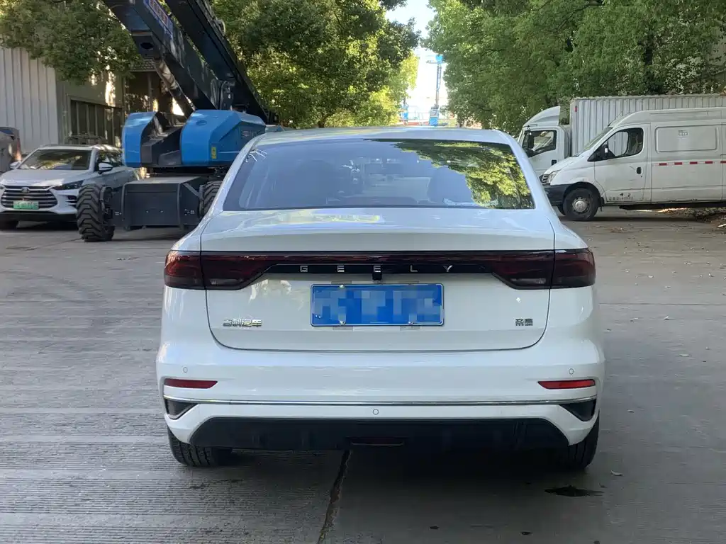 Geely Auto Geely Emgrand 2026 4 Million Anniversary Edition 1.5L CVT Beyond 2025 - thumbnail 12
