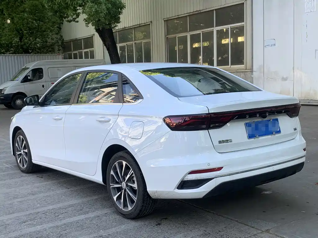 Geely Auto Geely Emgrand 2026 4 Million Anniversary Edition 1.5L CVT Beyond 2025 - thumbnail 13