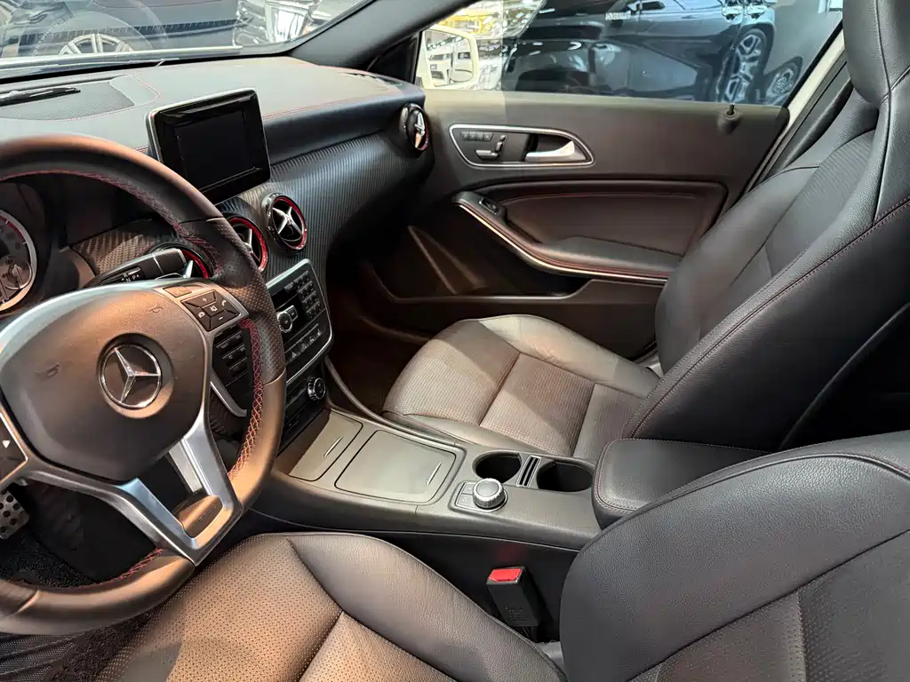 Mercedes-Benz Mercedes-Benz A-Class (imported) 2016 A 260 Sport 2016 - thumbnail 9