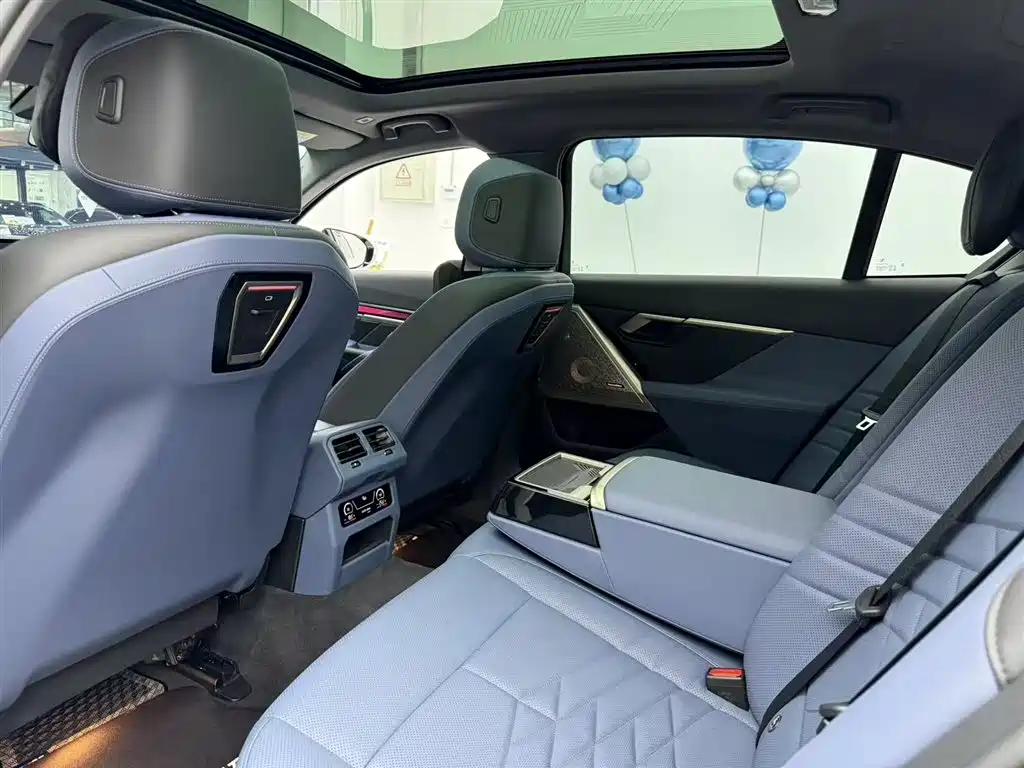 BMW BMW 5 Series 2024 530Li Premium M Sport Package 2024 - thumbnail 6