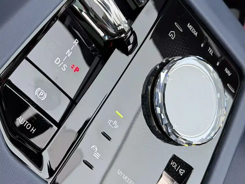 BMW BMW 5 Series 2024 530Li Premium M Sport Package 2024 - thumbnail 19