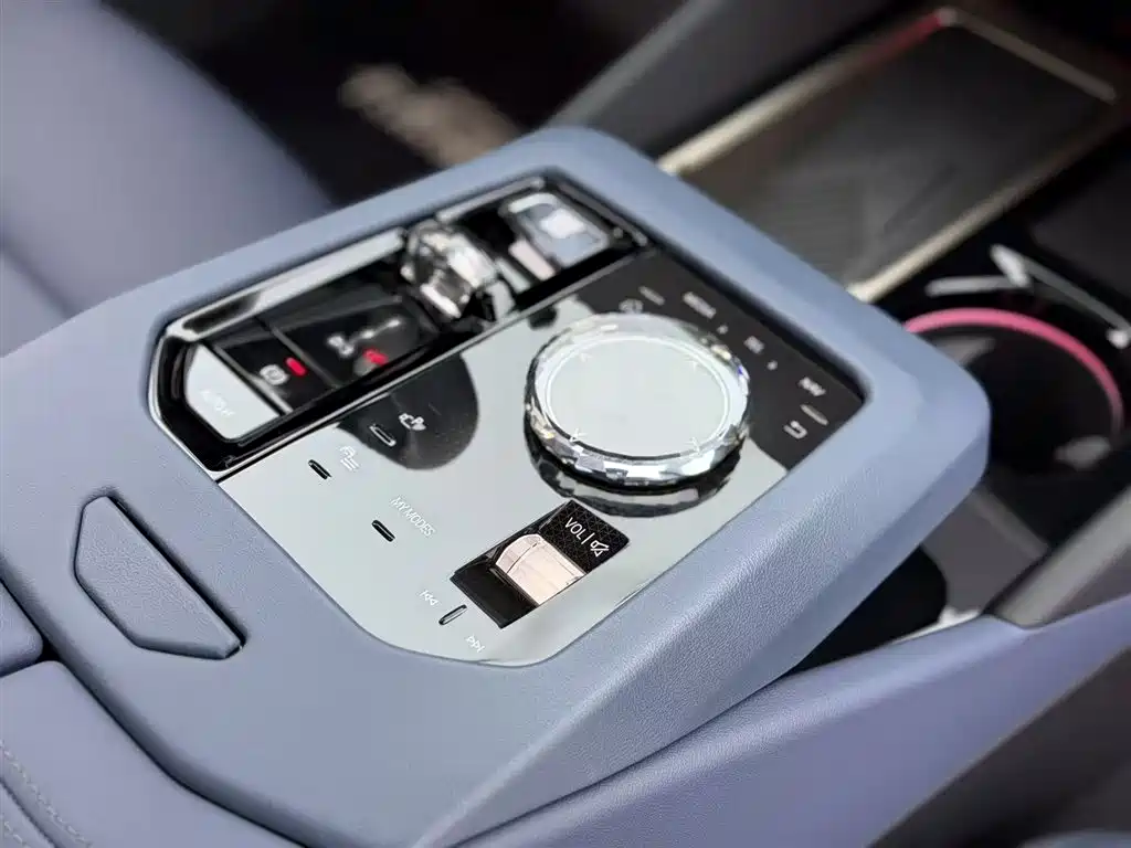 BMW BMW 5 Series 2024 530Li Premium M Sport Package 2024 - thumbnail 24