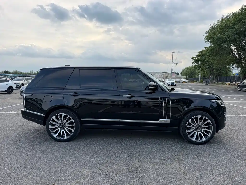 Land Rover Range Rover 2022 3.0 L6 400PS Autobiography LWB Classic Edition 2022 - thumbnail 4