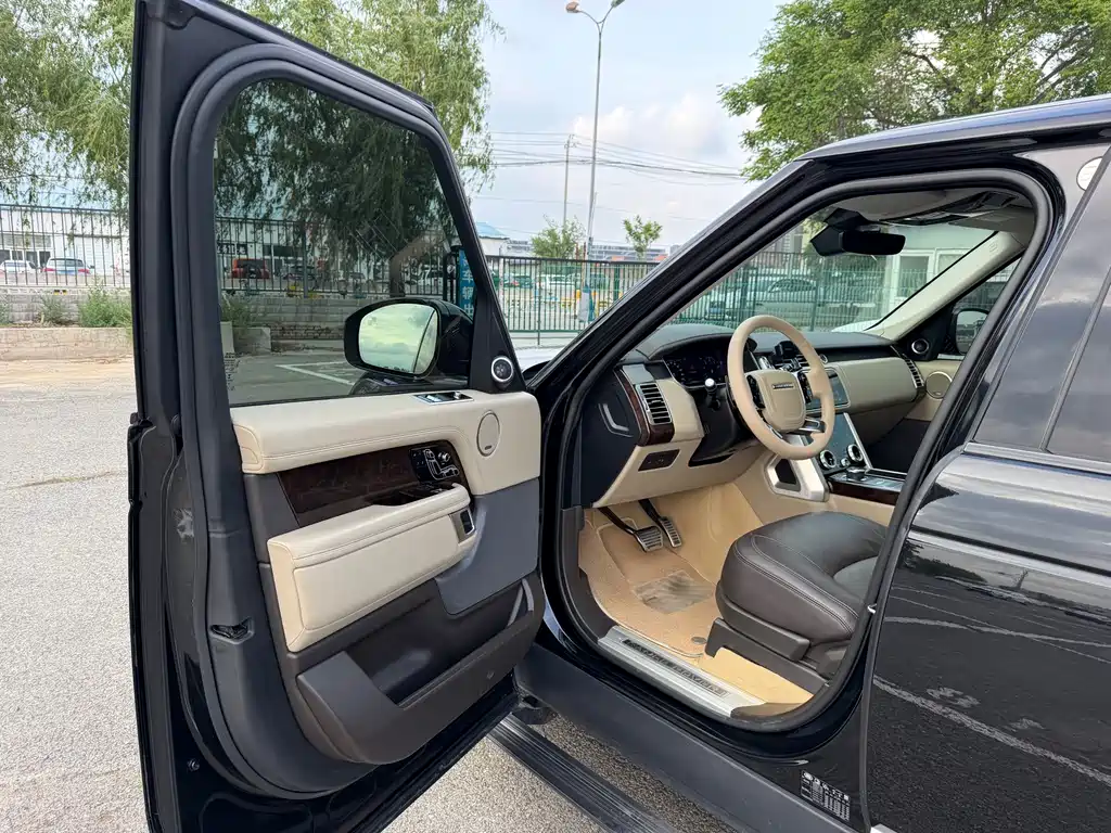 Land Rover Range Rover 2022 3.0 L6 400PS Autobiography LWB Classic Edition 2022 - thumbnail 9