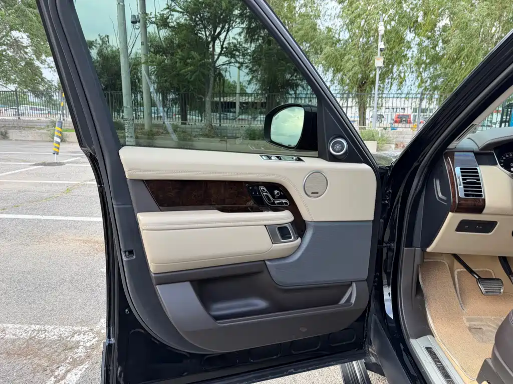 Land Rover Range Rover 2022 3.0 L6 400PS Autobiography LWB Classic Edition 2022 - thumbnail 10