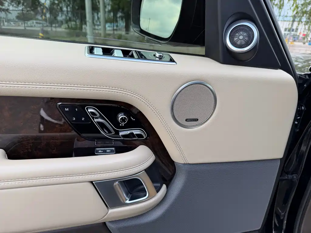 Land Rover Range Rover 2022 3.0 L6 400PS Autobiography LWB Classic Edition 2022 - thumbnail 11