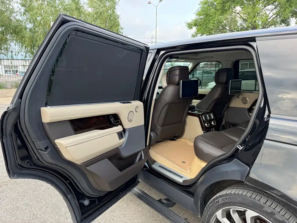 Land Rover Range Rover 2022 3.0 L6 400PS Autobiography LWB Classic Edition 2022 - thumbnail 14