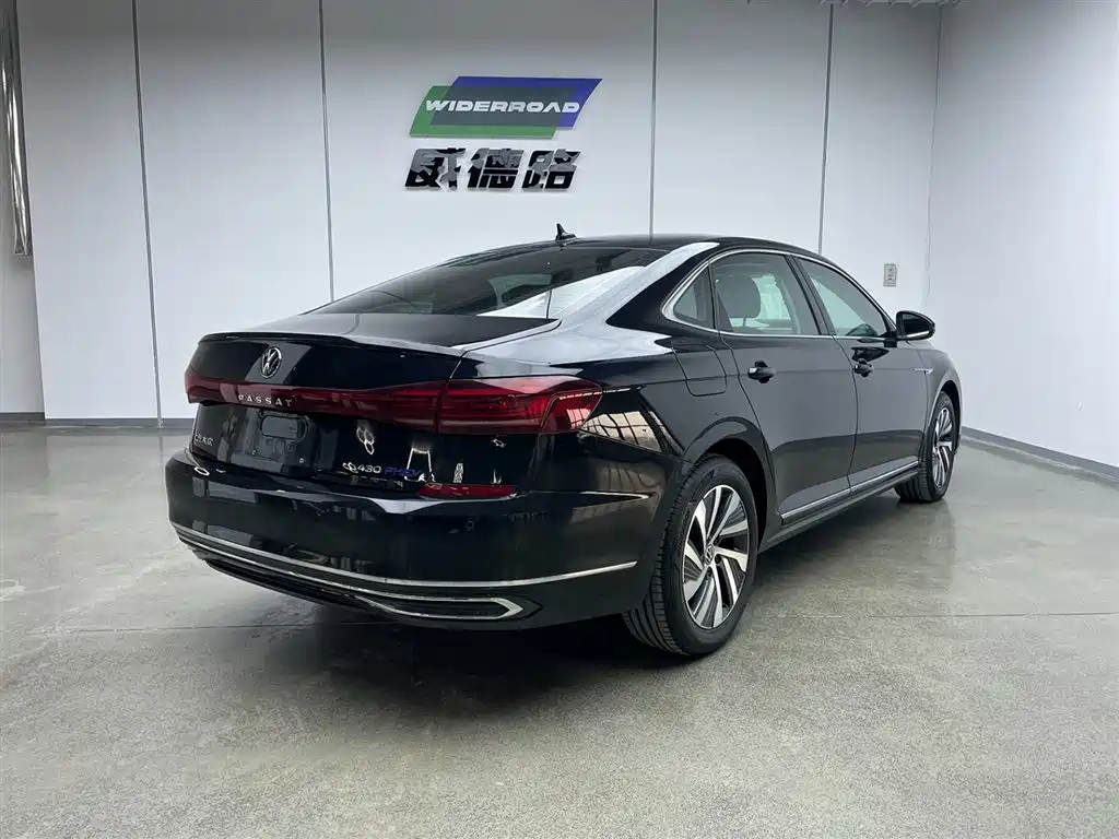 Volkswagen Passat PHEV 2023 430PHEV Hybrid Elite Edition 2024 - thumbnail 4
