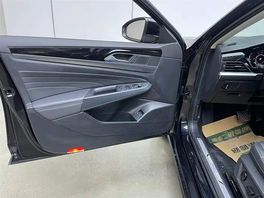 Volkswagen Passat PHEV 2023 430PHEV Hybrid Elite Edition 2024 - thumbnail 8