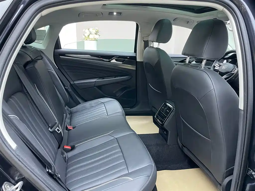 Volkswagen Passat PHEV 2023 430PHEV Hybrid Elite Edition 2024 - thumbnail 12