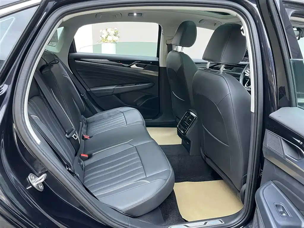 Volkswagen Passat PHEV 2023 430PHEV Hybrid Elite Edition 2024 - thumbnail 13