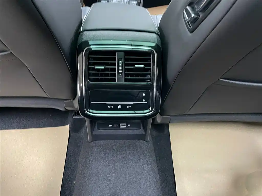 Volkswagen Passat PHEV 2023 430PHEV Hybrid Elite Edition 2024 - thumbnail 17
