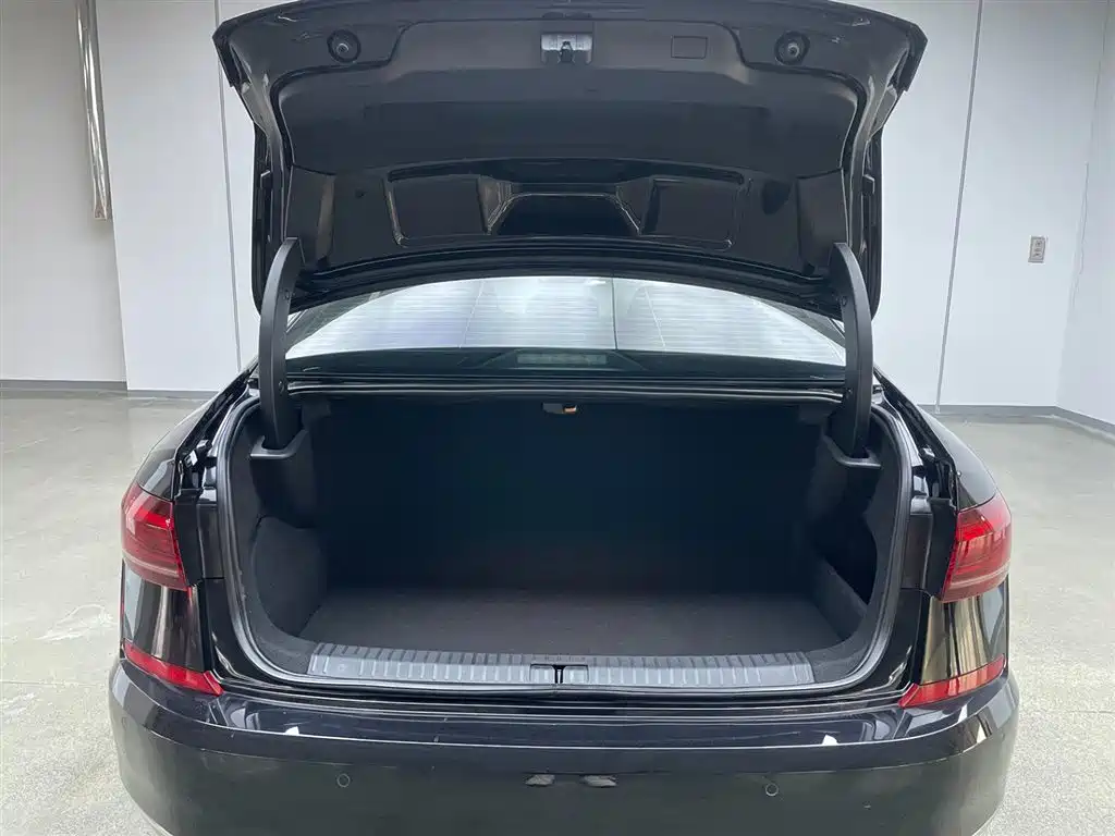Volkswagen Passat PHEV 2023 430PHEV Hybrid Elite Edition 2024 - thumbnail 26