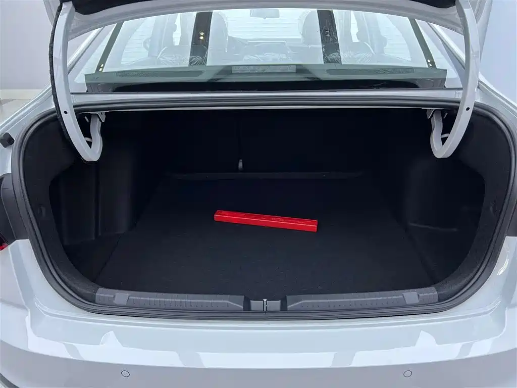 Volkswagen Bora 2025 Facelift 200TSI DSG Yuexing Navigation Edition 2026 - thumbnail 8