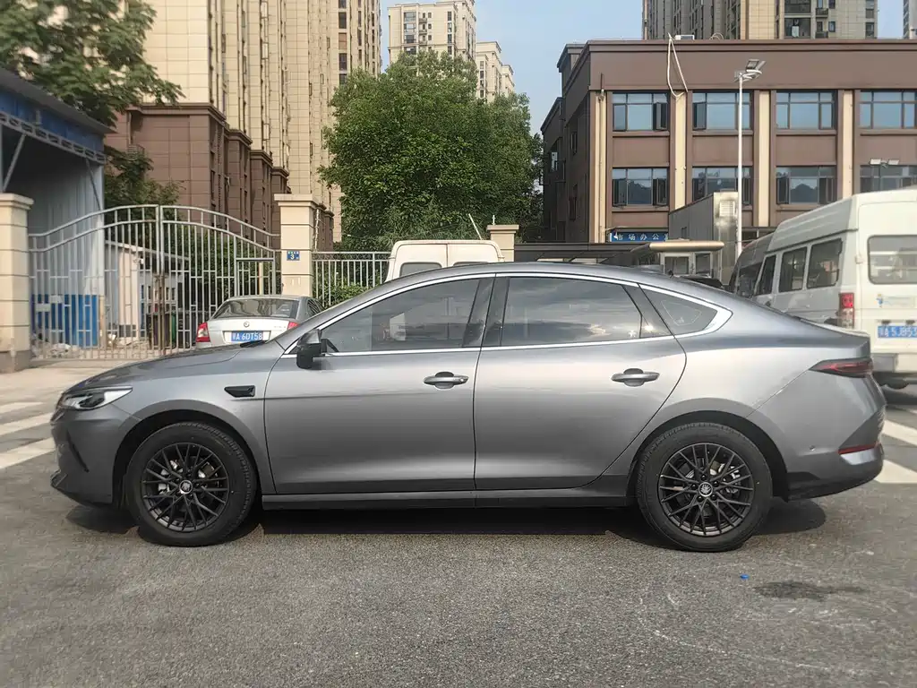 BYD Qin PLUS EV 510KM Leading Edition 2025 - thumbnail 3