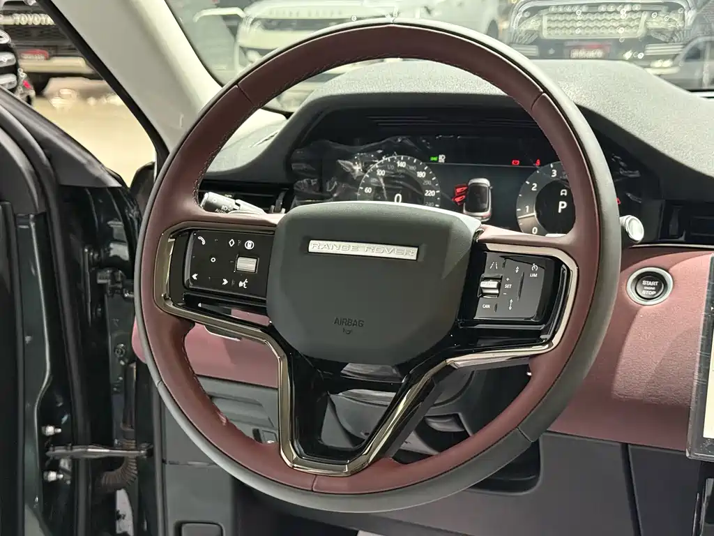 Land Rover Range Rover Evoque L SE 2026 - thumbnail 15