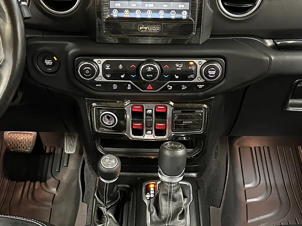 Jeep Wrangler 2.0T Sahara 4-Door 2019 - thumbnail 12