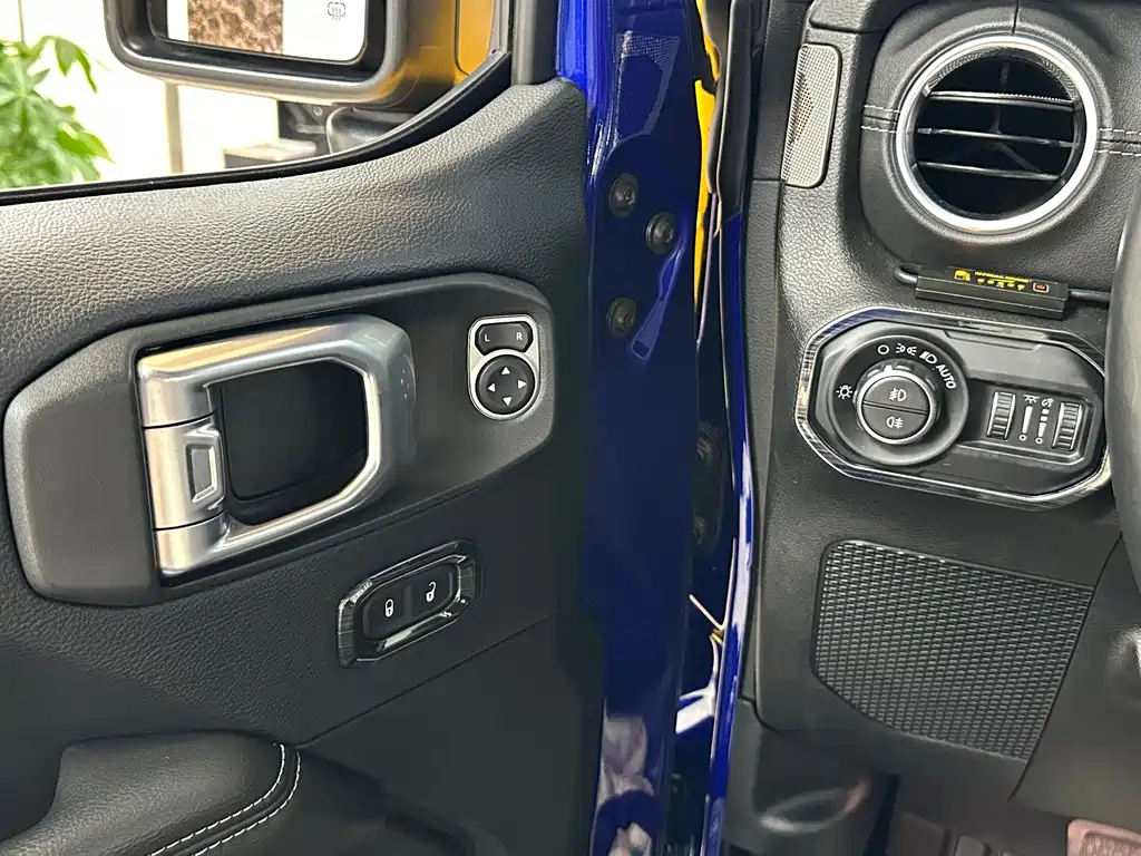 Jeep Wrangler 2.0T Sahara 4-Door 2019 - thumbnail 17