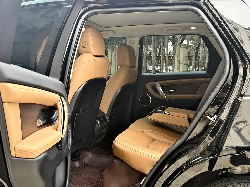Land Rover Land Rover Discovery Sport 2024 Luxury Custom Edition 2024 - thumbnail 9