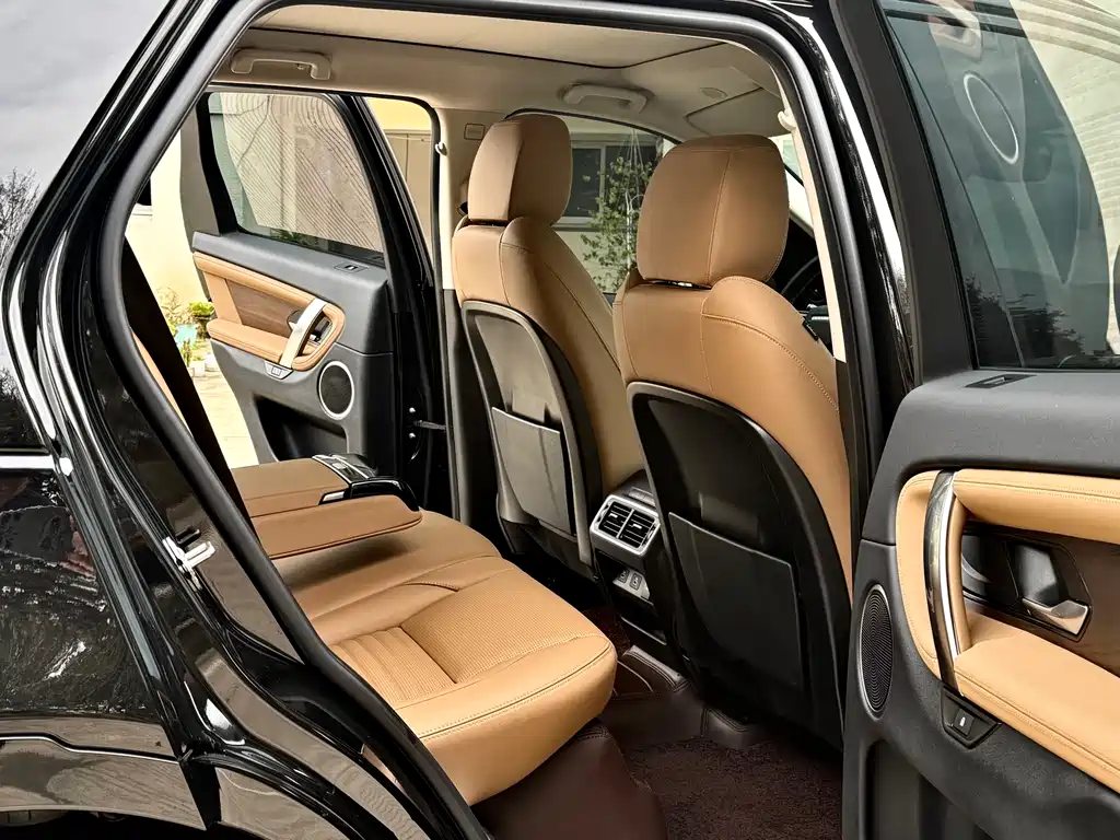 Land Rover Land Rover Discovery Sport 2024 Luxury Custom Edition 2024 - thumbnail 10
