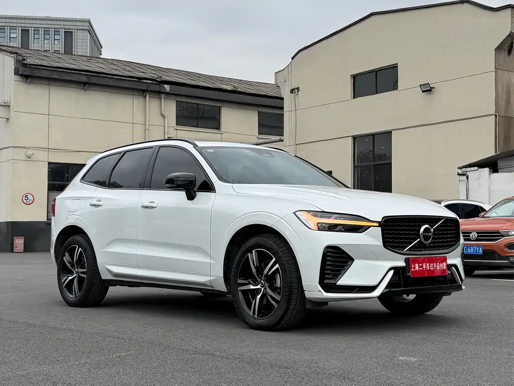 Volvo Volvo XC60 2022 B5 AWD R-Design 2022 - thumbnail 3