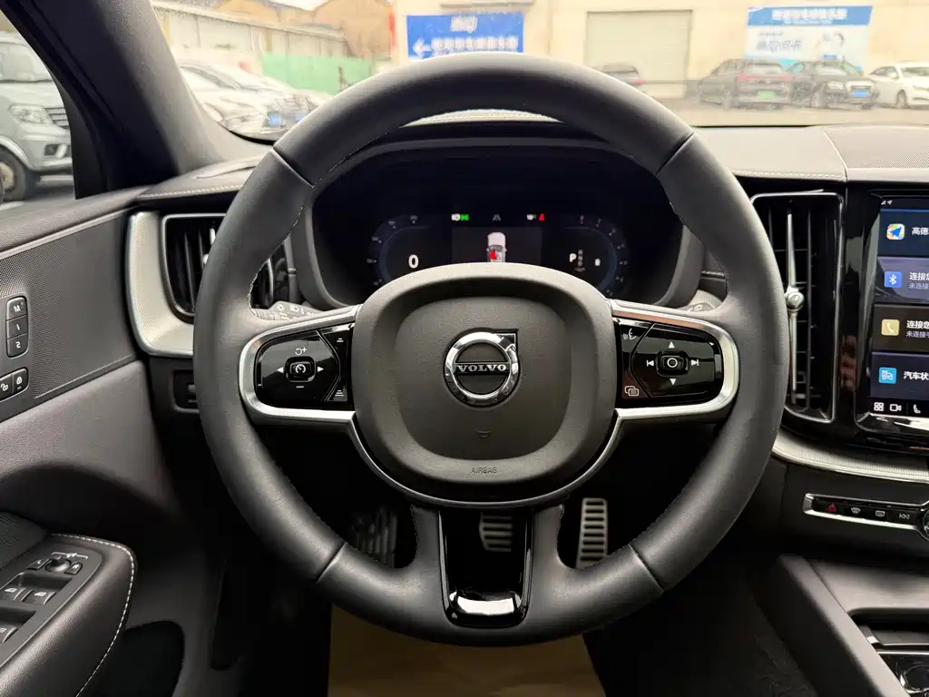 Volvo Volvo XC60 2022 B5 AWD R-Design 2022 - thumbnail 6