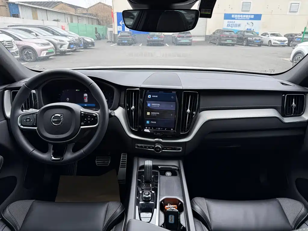 Volvo Volvo XC60 2022 B5 AWD R-Design 2022 - thumbnail 8