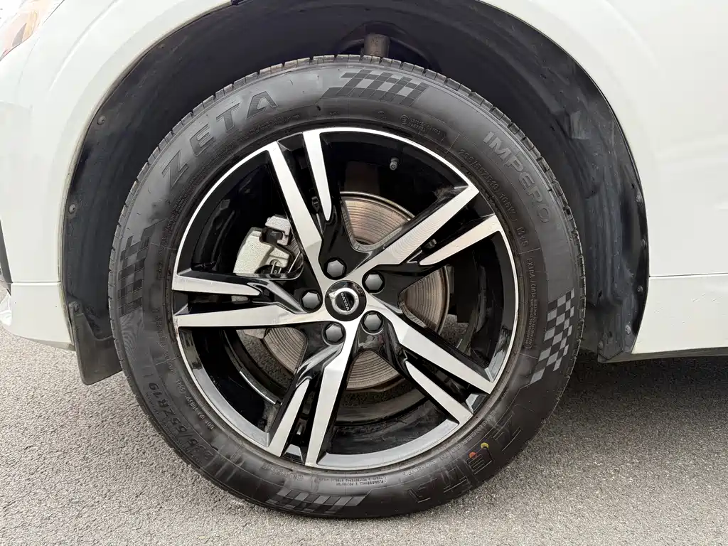 Volvo Volvo XC60 2022 B5 AWD R-Design 2022 - thumbnail 9