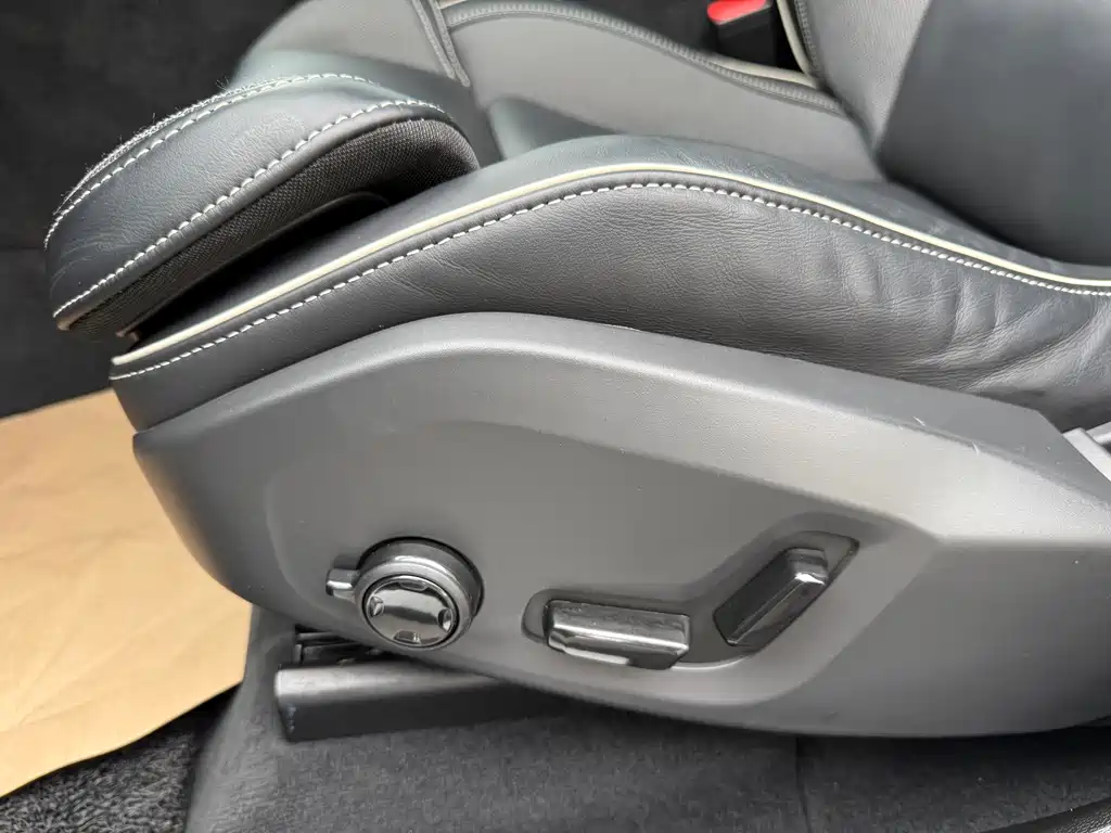 Volvo Volvo XC60 2022 B5 AWD R-Design 2022 - thumbnail 12