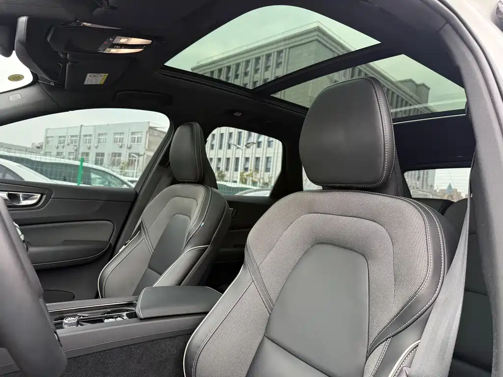 Volvo Volvo XC60 2022 B5 AWD R-Design 2022 - thumbnail 14