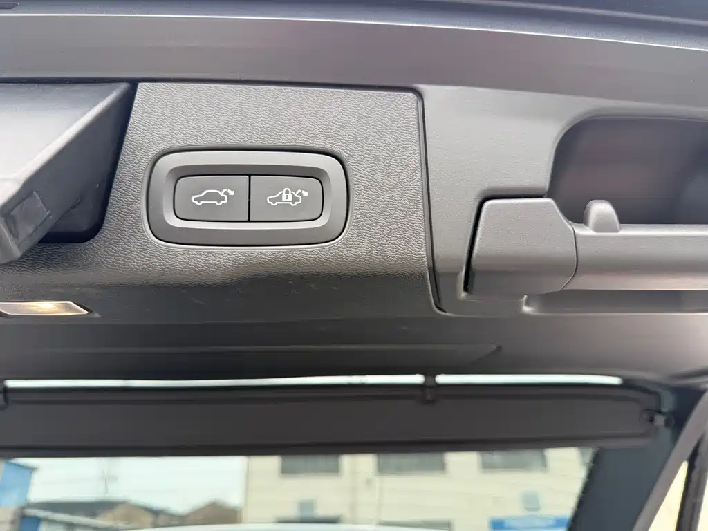 Volvo Volvo XC60 2022 B5 AWD R-Design 2022 - thumbnail 21