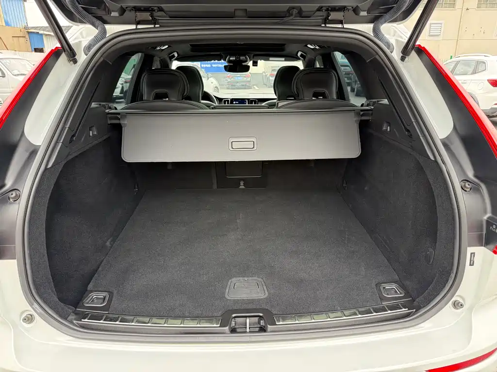 Volvo Volvo XC60 2022 B5 AWD R-Design 2022 - thumbnail 22