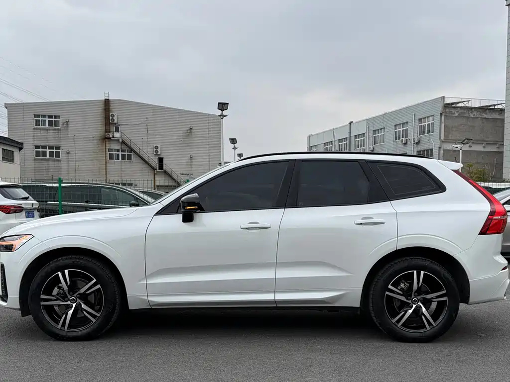 Volvo Volvo XC60 2022 B5 AWD R-Design 2022 - thumbnail 25