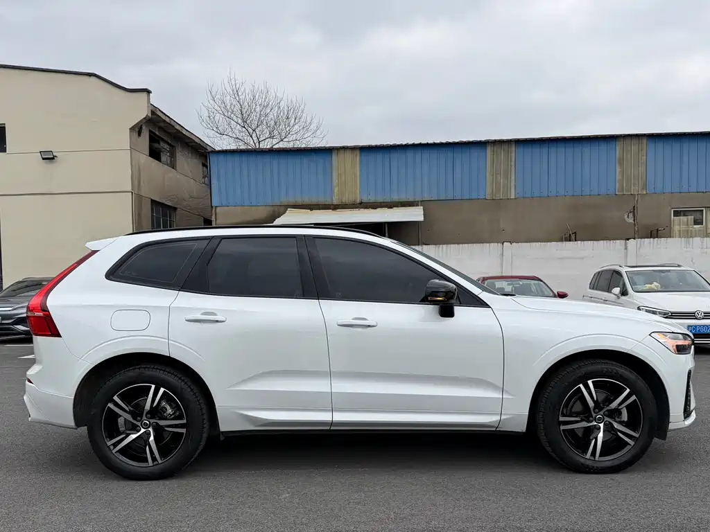 Volvo Volvo XC60 2022 B5 AWD R-Design 2022 - thumbnail 29