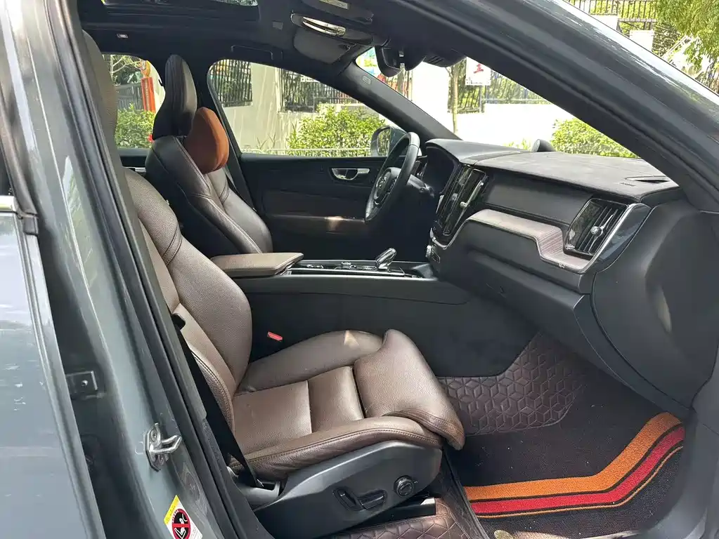 Volvo Volvo XC60 B5 AWD 2021 - thumbnail 4