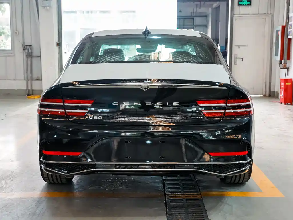 Genesis Genesis G80 2.5T RWD Luxury 2026 - thumbnail 4