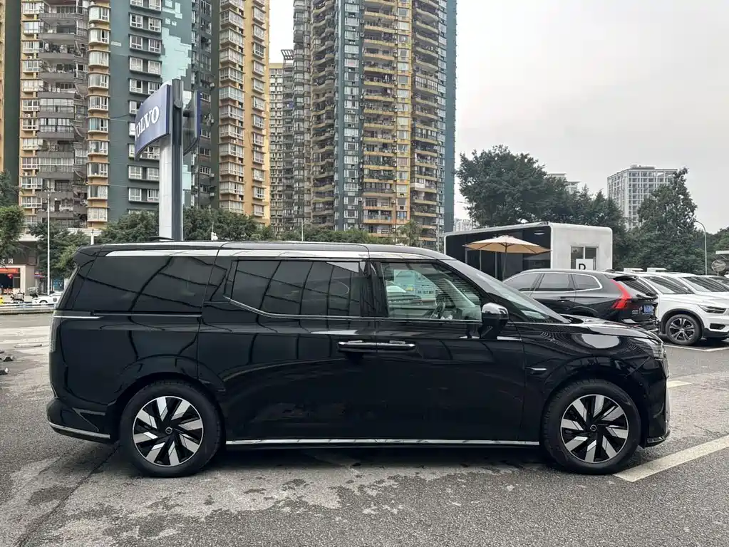 Volvo Volvo EM90 2025 Ultra 6-Seater 2024 - thumbnail 3