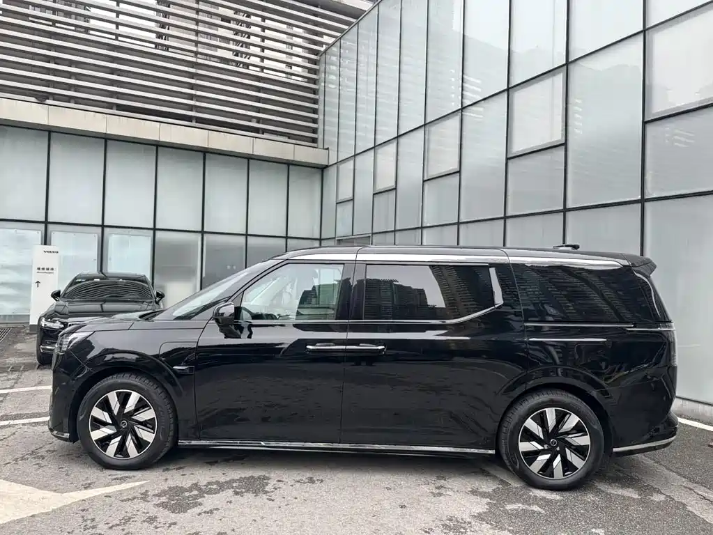 Volvo Volvo EM90 2025 Ultra 6-Seater 2024 - thumbnail 4