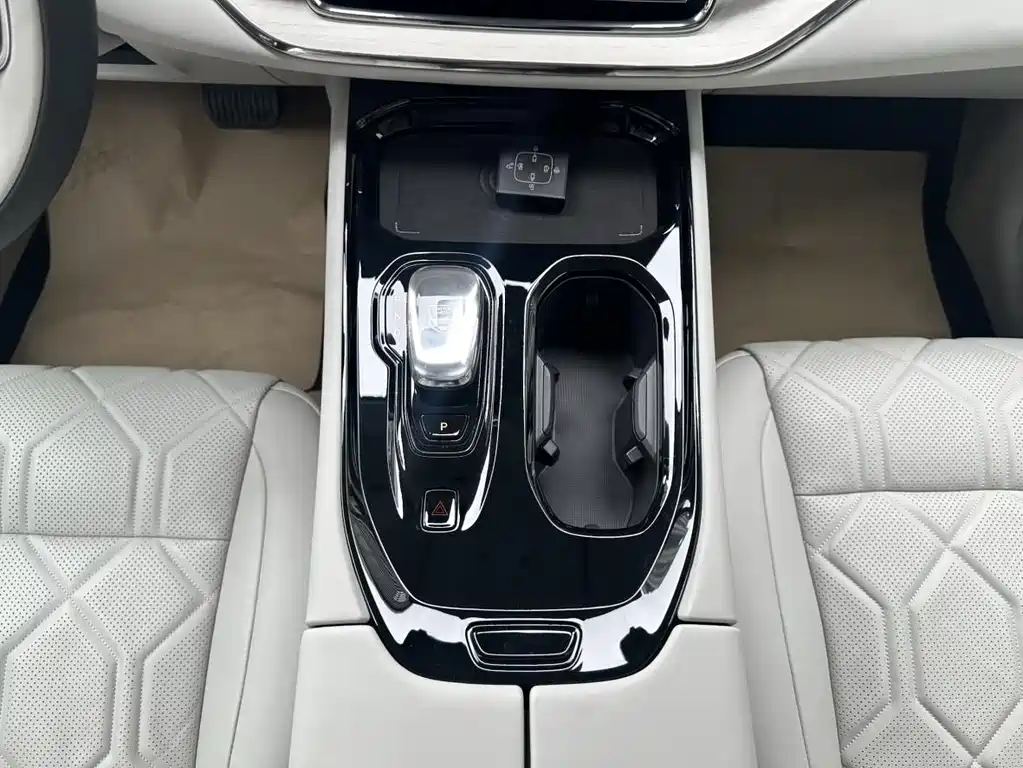 Volvo Volvo EM90 2025 Ultra 6-Seater 2024 - thumbnail 8