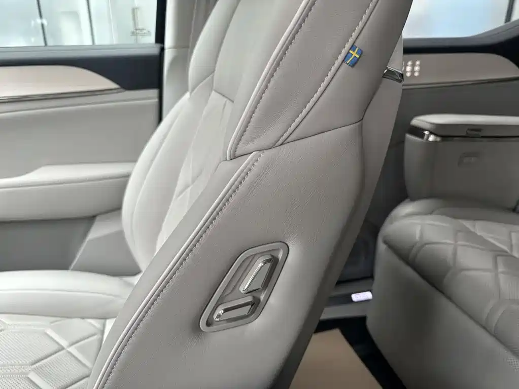 Volvo Volvo EM90 2025 Ultra 6-Seater 2024 - thumbnail 17