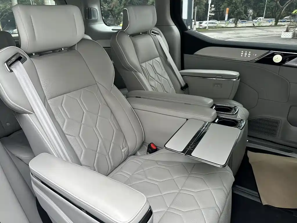 Volvo Volvo EM90 2025 Ultra 6-Seater 2024 - thumbnail 19