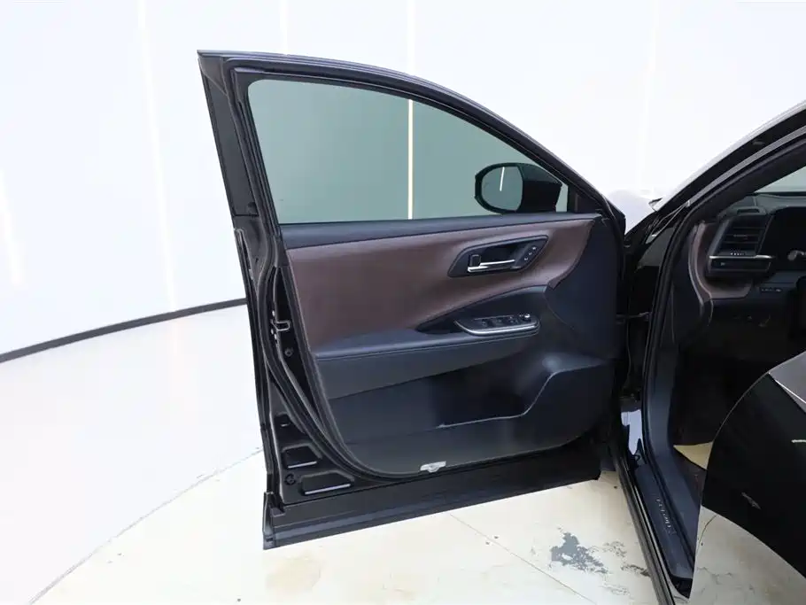 Toyota Toyota Crown SportCross 2023 2.5L SportCross HEV FWD Premium Edition 2024 - thumbnail 16