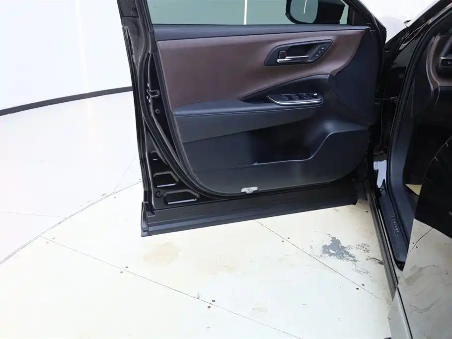 Toyota Toyota Crown SportCross 2023 2.5L SportCross HEV FWD Premium Edition 2024 - thumbnail 17