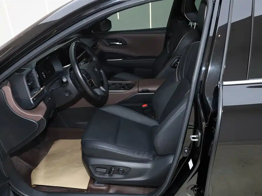 Toyota Toyota Crown SportCross 2023 2.5L SportCross HEV FWD Premium Edition 2024 - thumbnail 18