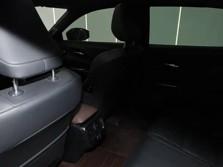 Toyota Toyota Crown SportCross 2023 2.5L SportCross HEV FWD Premium Edition 2024 - thumbnail 22