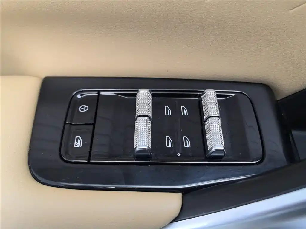Geely Auto Geely Boyue L 2023 1.5TD DCT Prestige Edition 2023 - thumbnail 9