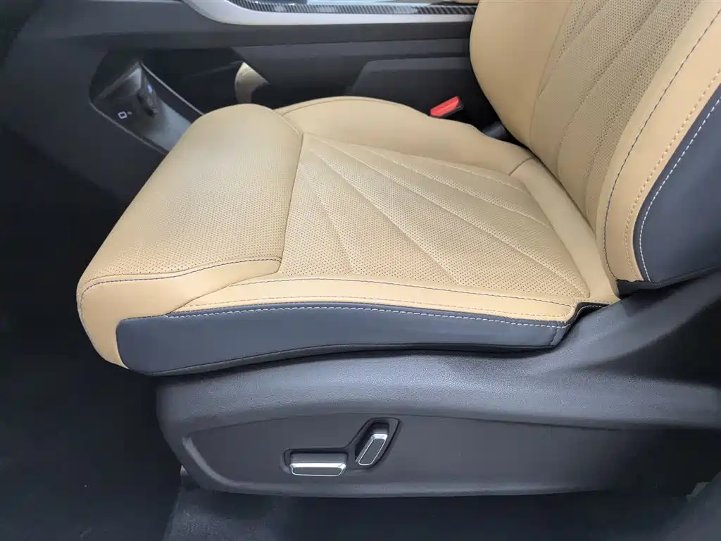 Geely Auto Geely Boyue L 2023 1.5TD DCT Prestige Edition 2023 - thumbnail 20