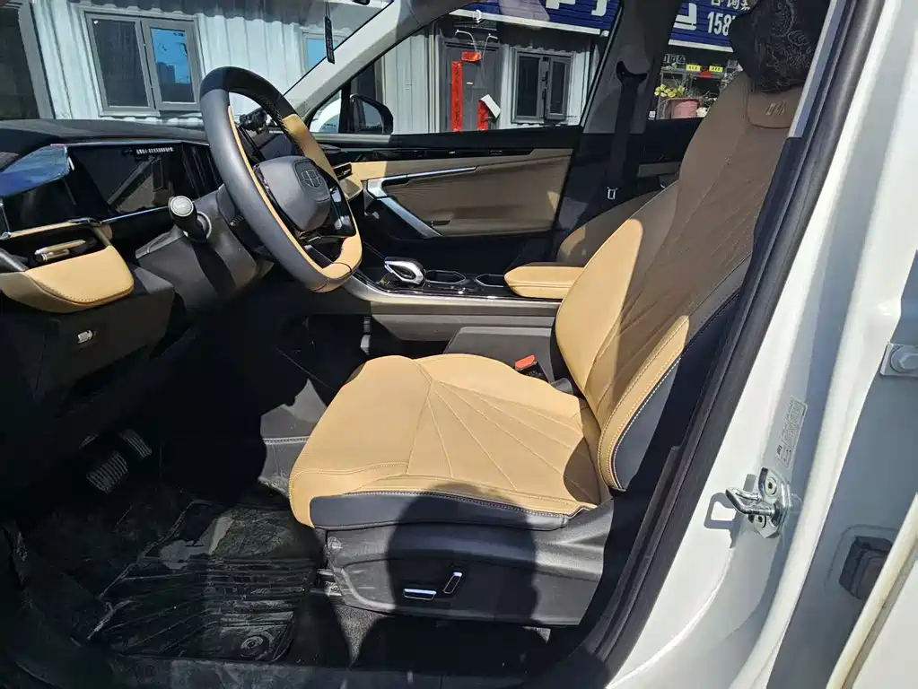 Geely Auto Boyue L 2023 1.5TD DCT Prestige Edition 2023 - thumbnail 4