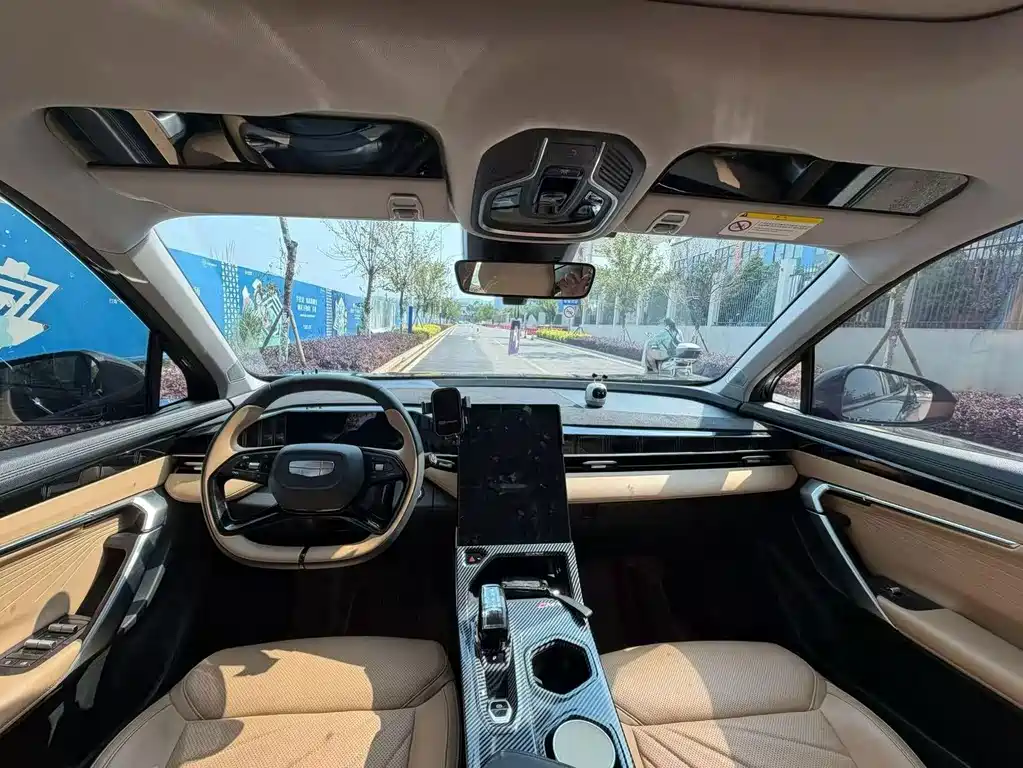 Geely Auto Boyue L 1.5TD DCT Luxury 2023 - thumbnail 5