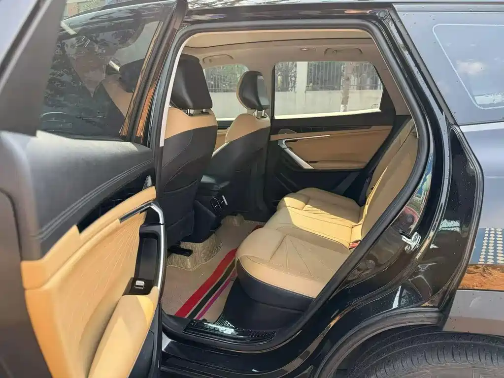 Geely Auto Boyue L 1.5TD DCT Luxury 2023 - thumbnail 6